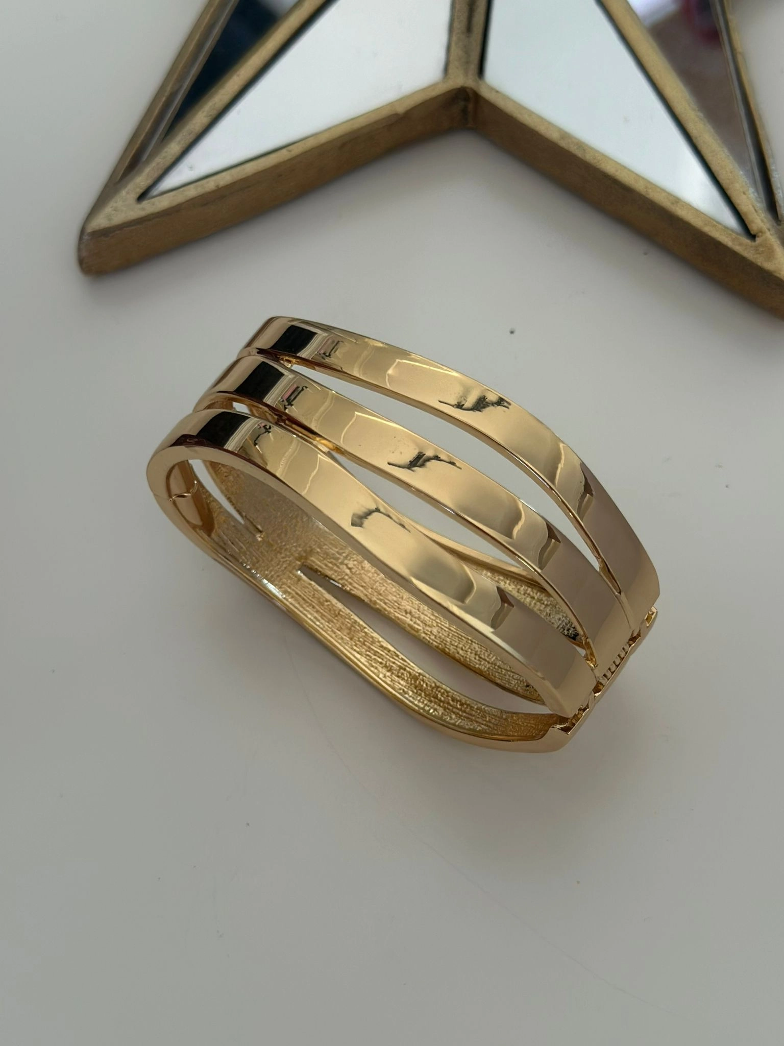 Üç Sıra Detaylı Düz Plaka Pirinç Kaplama Kelepçe (gold)