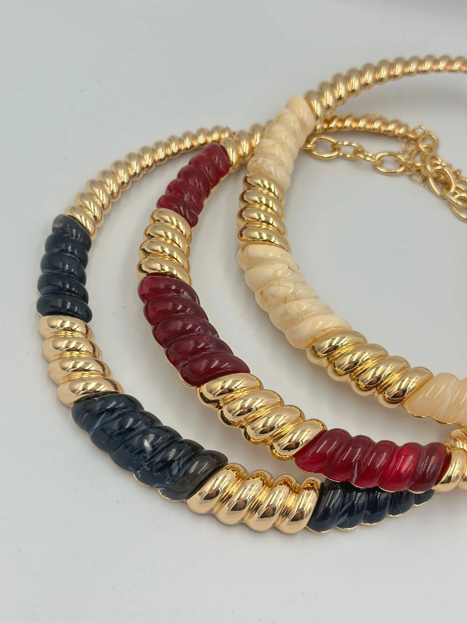 Burgu Detay Kemik Choker Kolye (Pirinç Kaplama)