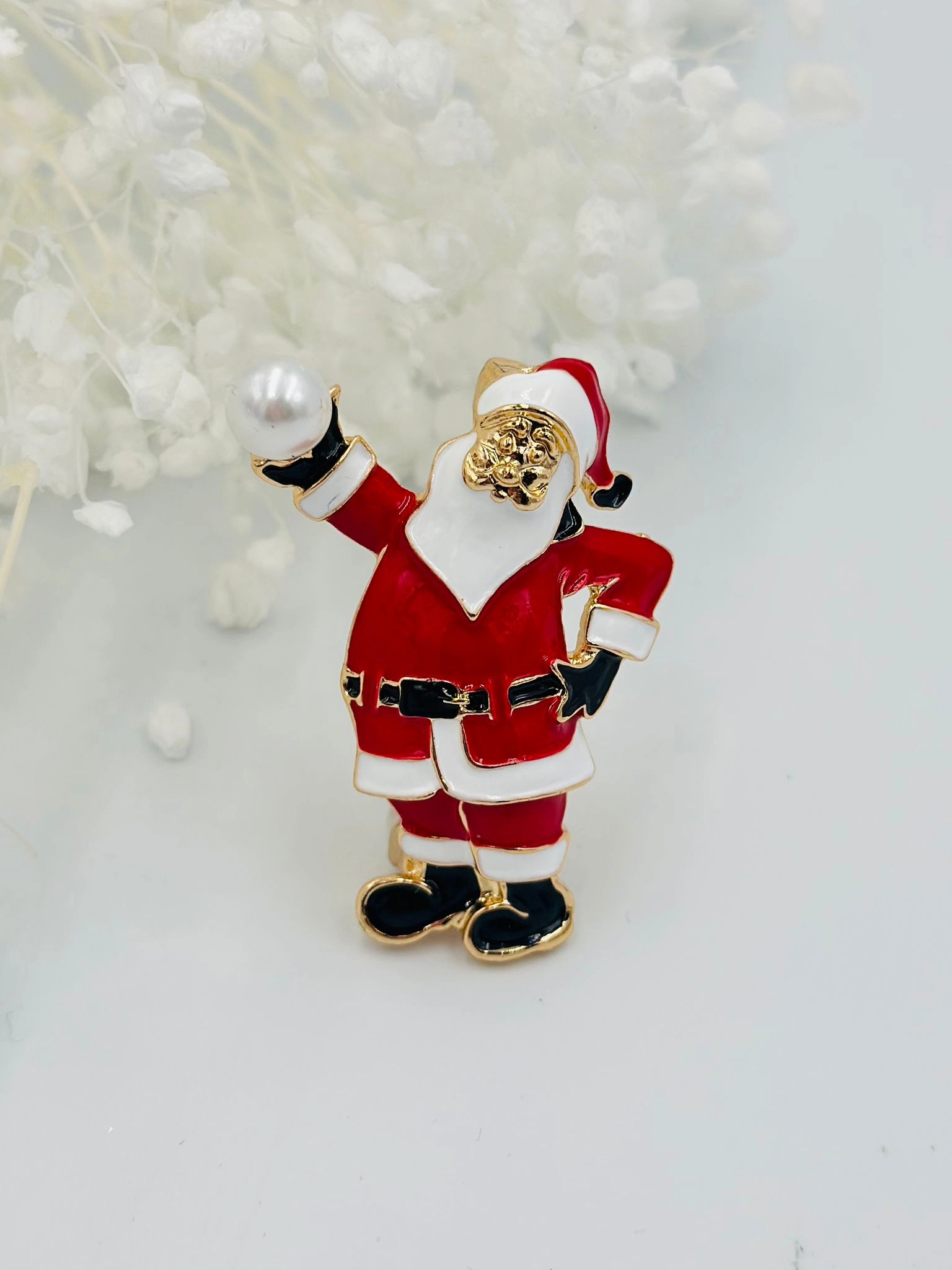 Elinde İnci Tutan Noel Baba Broş