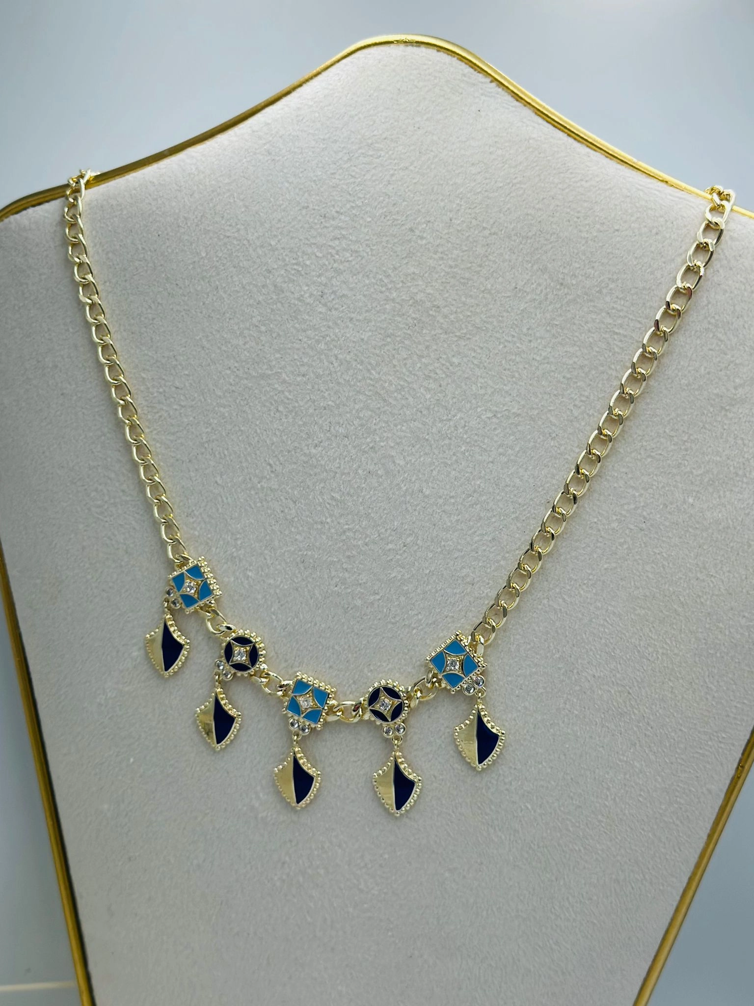 Zirkon Taş Ve Charm Detaylı Çelik Kolye