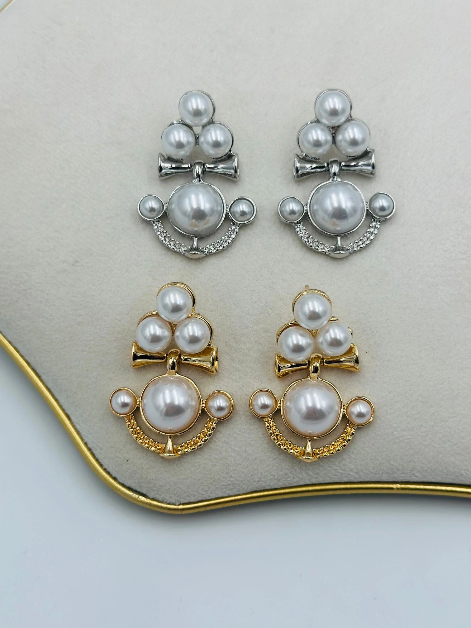 Vintage İnci Detaylı Sallantılı Küpe (Pirinç Kaplama)