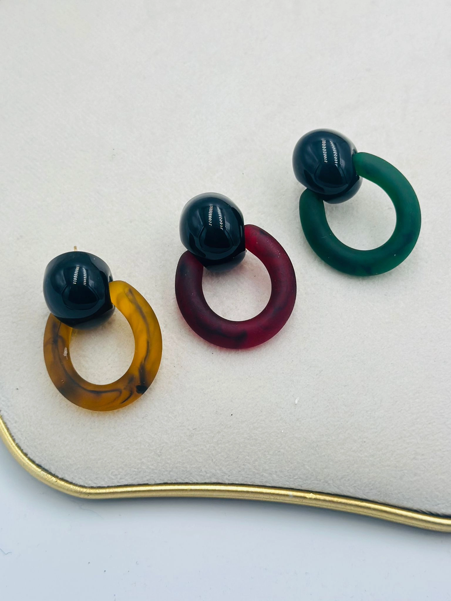 Minimal Halka Detay Küpe