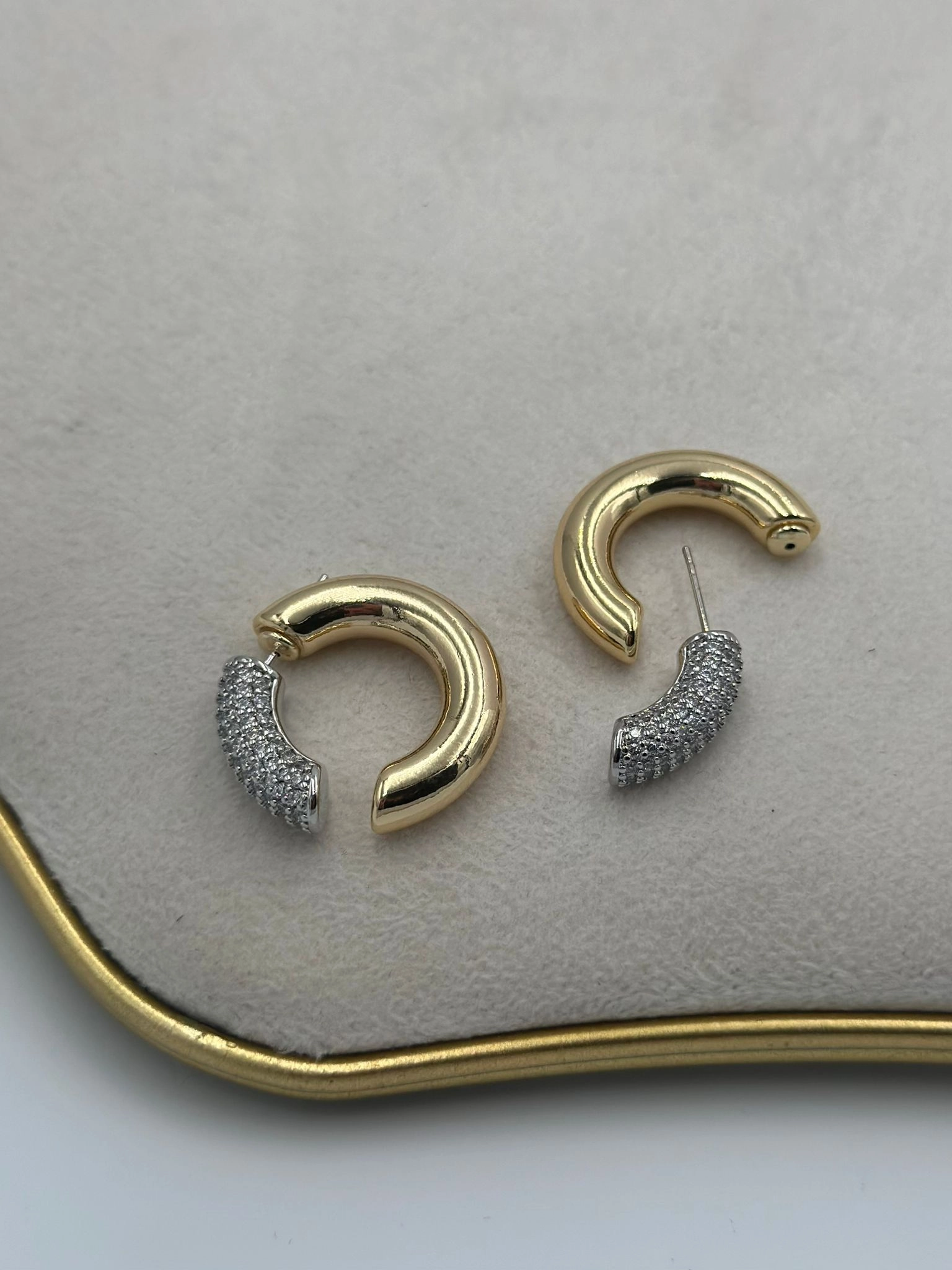 Yarı Zirkon Taş Detaylı Halka Küpe (Çelik)
