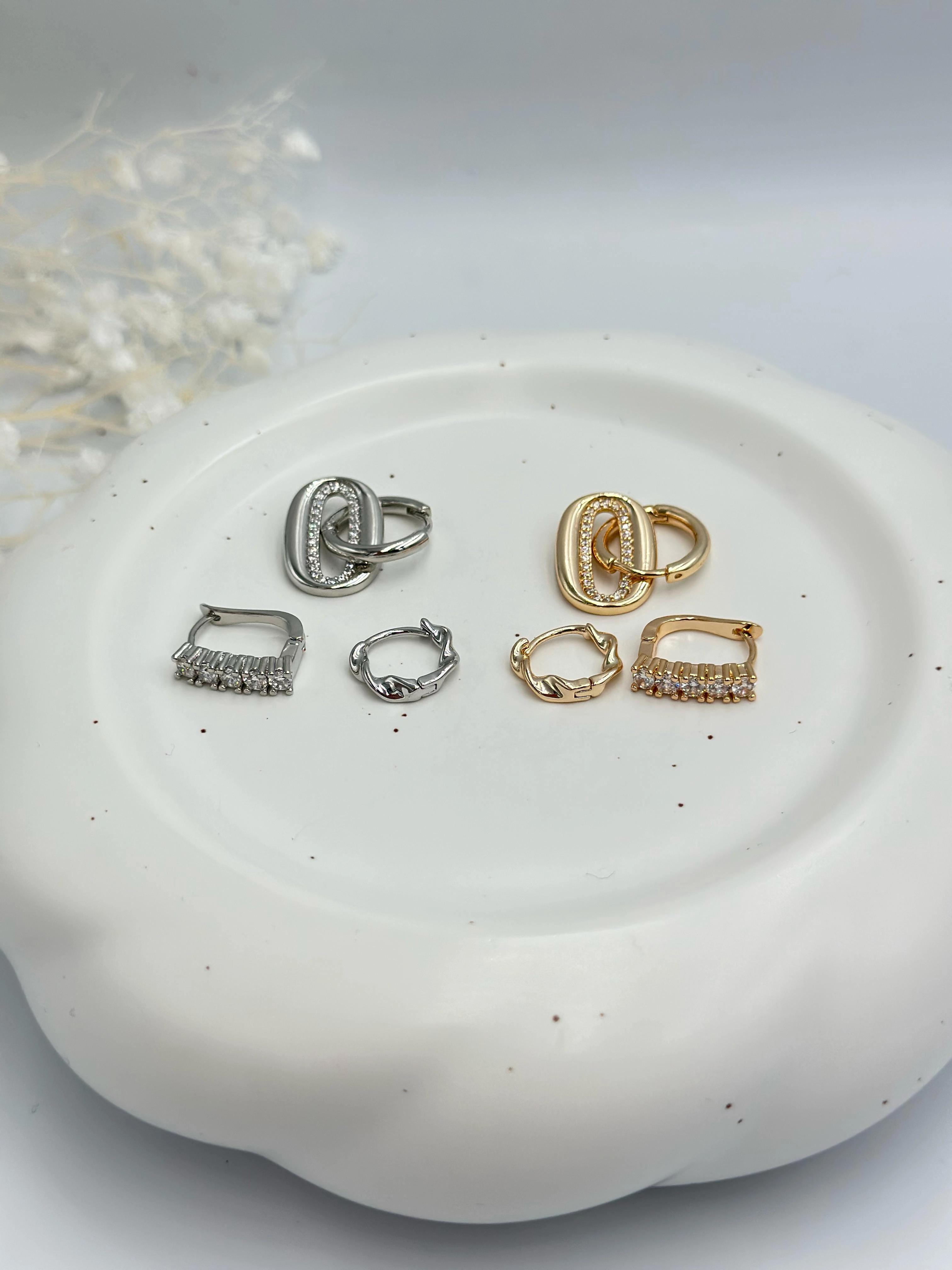 Zirkon Taş Ve Burgu Detaylı Çelik Set Küpe