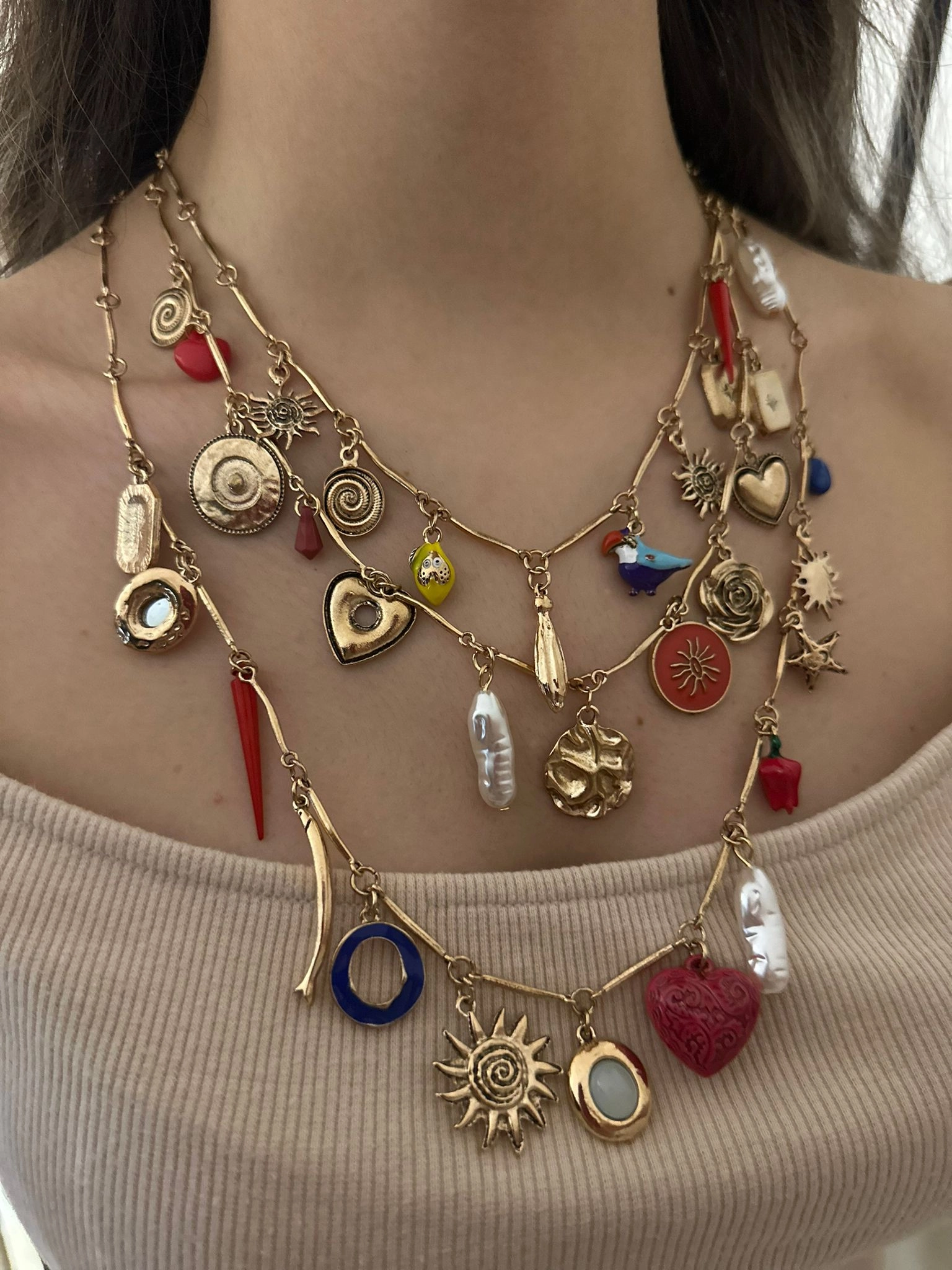 Üç Sıra Detaylı Yaz Neşesi Charm Kolye